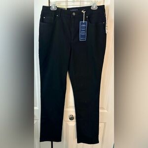 DESIGNED BY CHARTER CLUB JEAN SHOP!! NWT Black Straight Leg Jeans With Pockets.